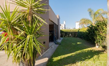 Casa de 3 dormitorios - Barrio Privado 
