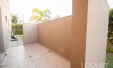 Casa de 3 dormitorios - Barrio Privado 