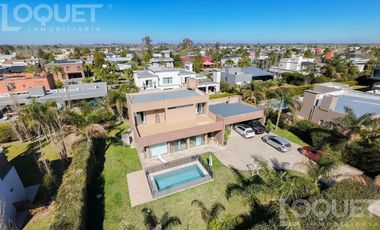 Casa de 3 dormitorios - Barrio Privado 