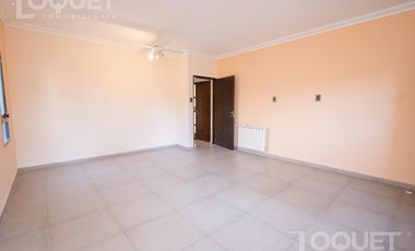 Casa de 3 dormitorios - Barrio Privado 