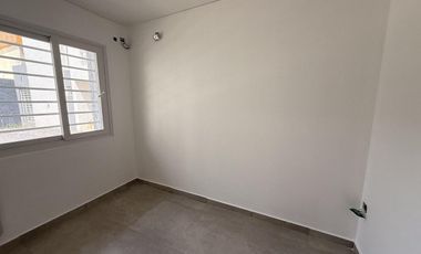 ALQUILER DE DEPARTAMENTO TRES AMBIENTES EN COMPLEJO