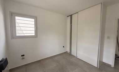 ALQUILER DE DEPARTAMENTO TRES AMBIENTES EN COMPLEJO