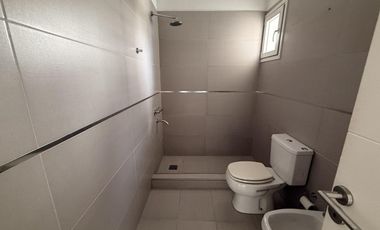 ALQUILER DE DEPARTAMENTO TRES AMBIENTES EN COMPLEJO