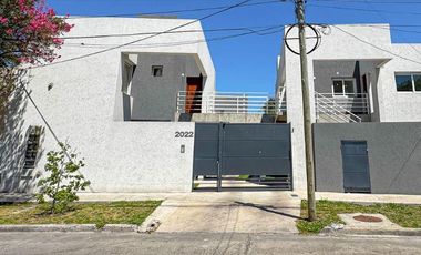 ALQUILER DE DEPARTAMENTO TRES AMBIENTES EN COMPLEJO