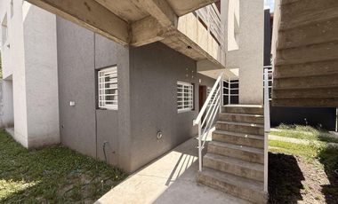 ALQUILER DE DEPARTAMENTO TRES AMBIENTES EN COMPLEJO