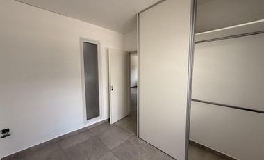 ALQUILER DE DEPARTAMENTO TRES AMBIENTES EN COMPLEJO