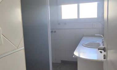 Alquiler amplia casa B Privado 