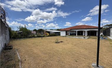 SE VENDE CASA EN SAJALICES EL ESPAVE DE 1001M CON PATIO Y TERRAZA