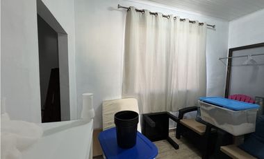 SE VENDE CASA EN SAJALICES EL ESPAVE DE 1001M CON PATIO Y TERRAZA