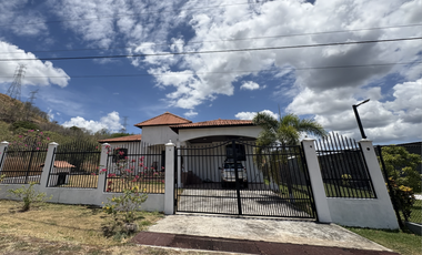 SE VENDE CASA EN SAJALICES EL ESPAVE DE 1001M CON PATIO Y TERRAZA