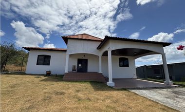 SE VENDE CASA EN SAJALICES EL ESPAVE DE 1001M CON PATIO Y TERRAZA
