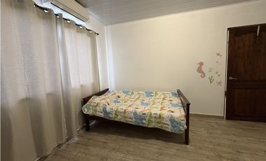 SE VENDE CASA EN EL ESPAVE SAJALICES CON 4 HABITACIONES Y TERRAZA