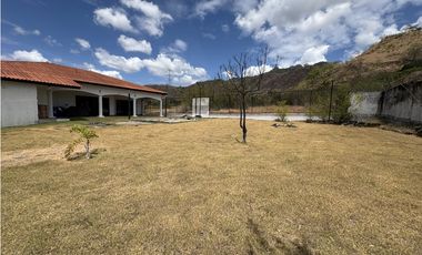 SE VENDE CASA EN EL ESPAVE SAJALICES CON 4 HABITACIONES Y TERRAZA