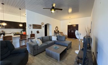 SE VENDE CASA EN EL ESPAVE SAJALICES CON 4 HABITACIONES Y TERRAZA