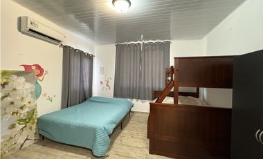 SE VENDE CASA EN EL ESPAVE SAJALICES CON 4 HABITACIONES Y TERRAZA