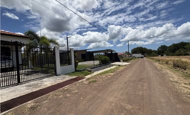 SE VENDE CASA EN EL ESPAVE SAJALICES CON 4 HABITACIONES Y TERRAZA