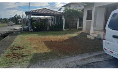 BONITA CASA DE BARRIADA CON 600 MTS2 DE TERRENO EN DAVID