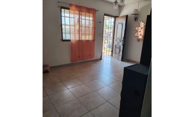 BONITA CASA DE BARRIADA CON 600 MTS2 DE TERRENO EN DAVID