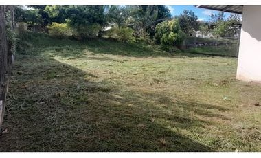 BONITA CASA DE BARRIADA CON 600 MTS2 DE TERRENO EN DAVID