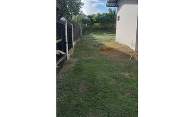 BONITA CASA DE BARRIADA CON 600 MTS2 DE TERRENO EN DAVID