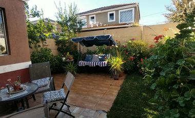 Precioso patio jardín, Umbrales de Buin, entrega inmediata