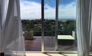 Moderna casa de diseño en Zona Iglesia. Espectaculares vistas Piscina.