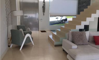 Moderna casa de diseño en Zona Iglesia. Espectaculares vistas Piscina.