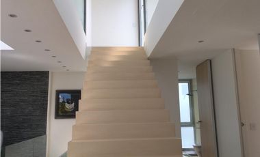 Moderna casa de diseño en Zona Iglesia. Espectaculares vistas Piscina.