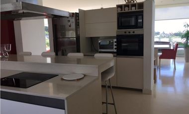 Moderna casa de diseño en Zona Iglesia. Espectaculares vistas Piscina.