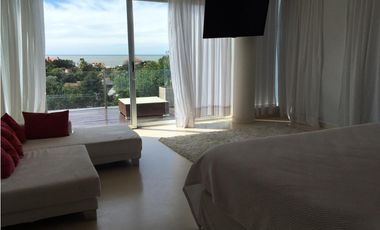 Moderna casa de diseño en Zona Iglesia. Espectaculares vistas Piscina.