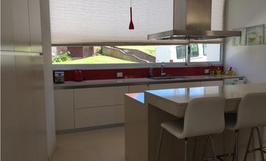 Moderna casa de diseño en Zona Iglesia. Espectaculares vistas Piscina.