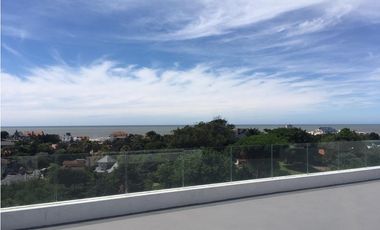 Moderna casa de diseño en Zona Iglesia. Espectaculares vistas Piscina.