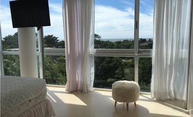 Moderna casa de diseño en Zona Iglesia. Espectaculares vistas Piscina.