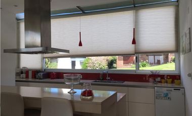 Moderna casa de diseño en Zona Iglesia. Espectaculares vistas Piscina.