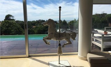 Moderna casa de diseño en Zona Iglesia. Espectaculares vistas Piscina.