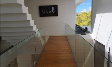 Moderna casa de diseño en Zona Iglesia. Espectaculares vistas Piscina.