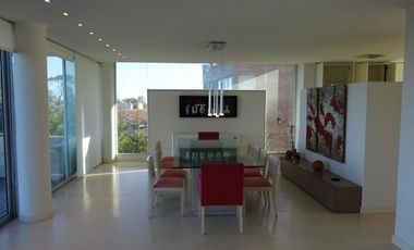 Moderna casa de diseño en Zona Iglesia. Espectaculares vistas Piscina.