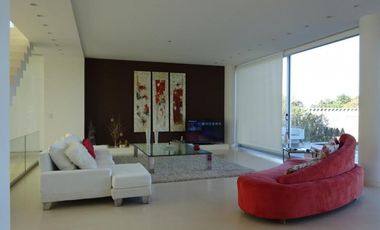 Moderna casa de diseño en Zona Iglesia. Espectaculares vistas Piscina.