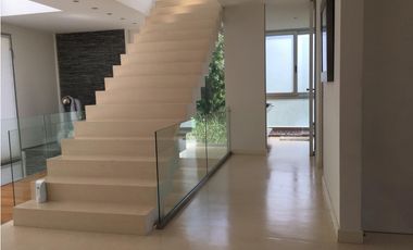 Moderna casa de diseño en Zona Iglesia. Espectaculares vistas Piscina.