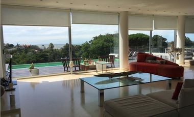 Moderna casa de diseño en Zona Iglesia. Espectaculares vistas Piscina.