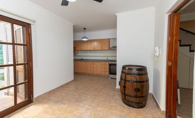 CASA EN BARRIO CANDIOTI CON COCHERA Y PILETA