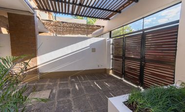 CASA EN BARRIO CANDIOTI CON COCHERA Y PILETA