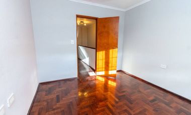 CASA EN BARRIO CANDIOTI CON COCHERA Y PILETA