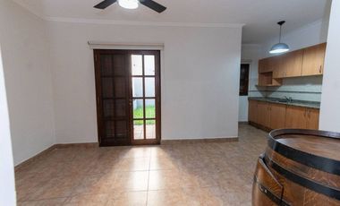 CASA EN BARRIO CANDIOTI CON COCHERA Y PILETA