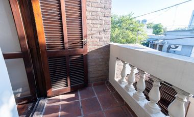 CASA EN BARRIO CANDIOTI CON COCHERA Y PILETA