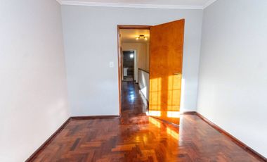 CASA EN BARRIO CANDIOTI CON COCHERA Y PILETA