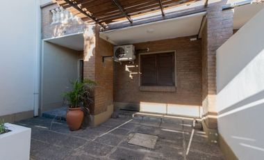 CASA EN BARRIO CANDIOTI CON COCHERA Y PILETA