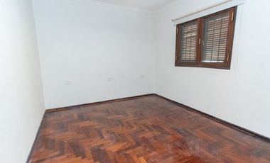 CASA EN BARRIO CANDIOTI CON COCHERA Y PILETA