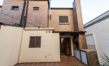 CASA EN BARRIO CANDIOTI CON COCHERA Y PILETA