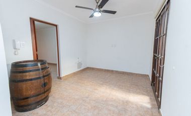 CASA EN BARRIO CANDIOTI CON COCHERA Y PILETA